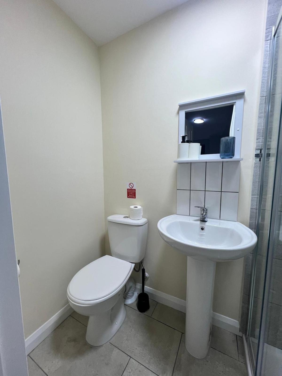 Modern Apartment Off-Road Parking-Twin Room Suite 4 นอตติงแฮม ภายนอก รูปภาพ