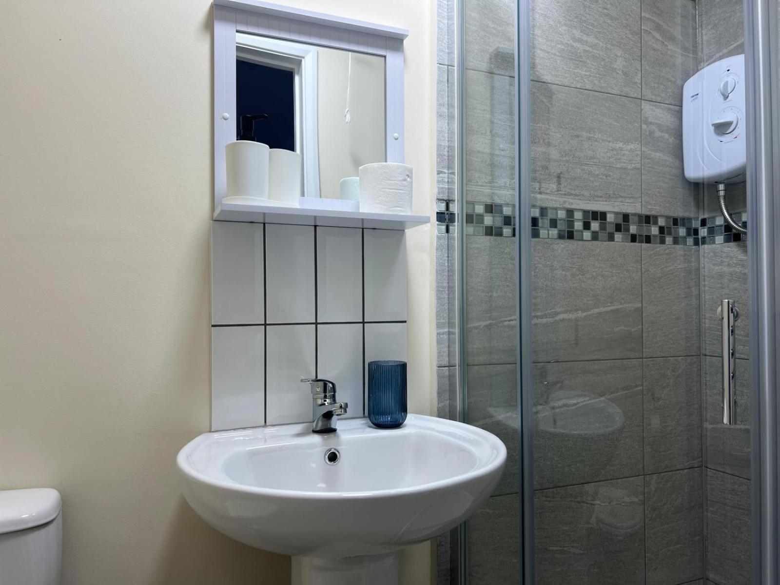 Modern Apartment Off-Road Parking-Twin Room Suite 4 นอตติงแฮม ภายนอก รูปภาพ